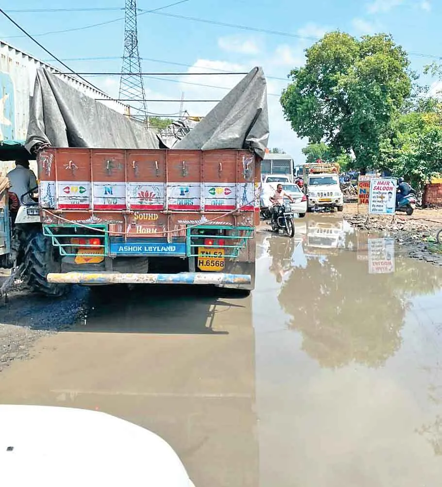 पानीपत के सनौली रोड पर गड्ढ़ों के कारण हो रहे हादसे, दो राज्यों को जोड़ने वाली सड़क बदहाली का ‘शिकार’