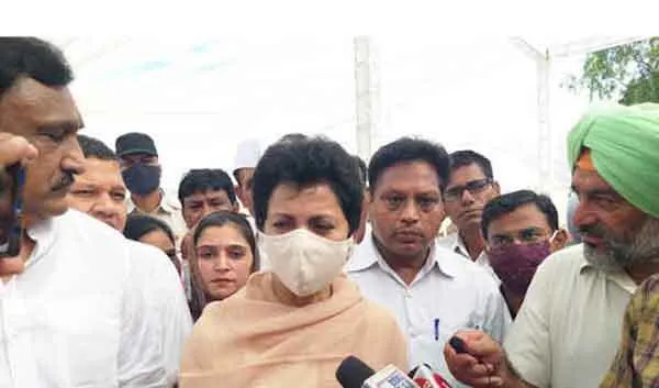 सरकार किसानों पर लाठीचार्ज का बहाना ही ढूंढती है : सैलजा
