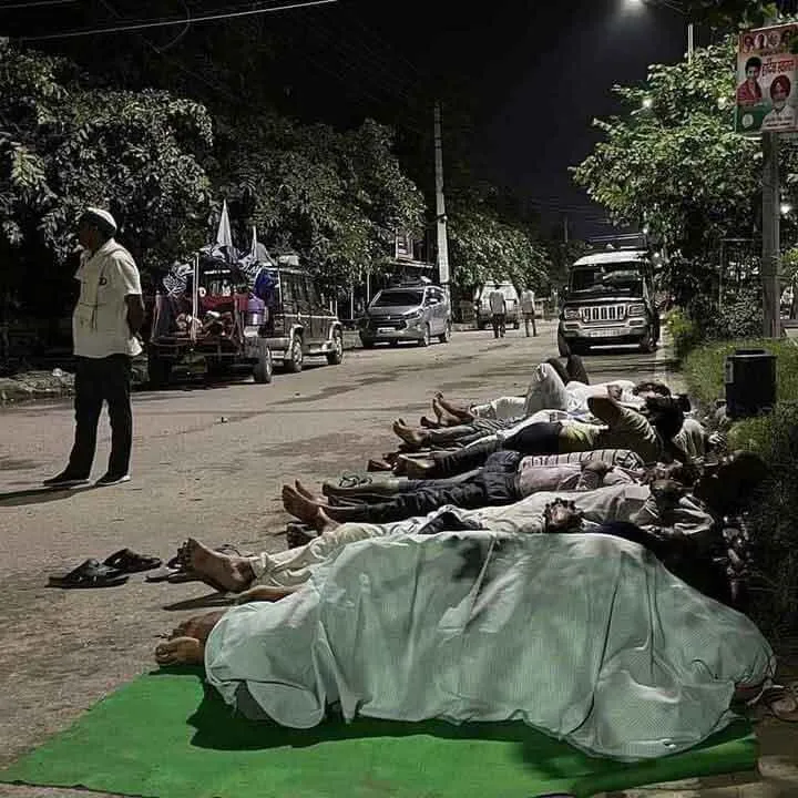 रिपेयर के नाम पर उतारी स्ट्रीट लाइटें लगाना भूला नपा प्रशासन