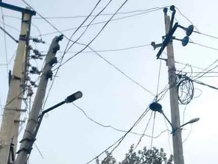 60 लाख खर्च करने बावजूद अंधेरे में डूबी जाखल की गलियां