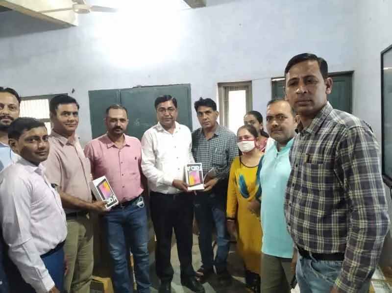 839 स्कूलों में मानिटरिंग के लिए दिए टैबलेट