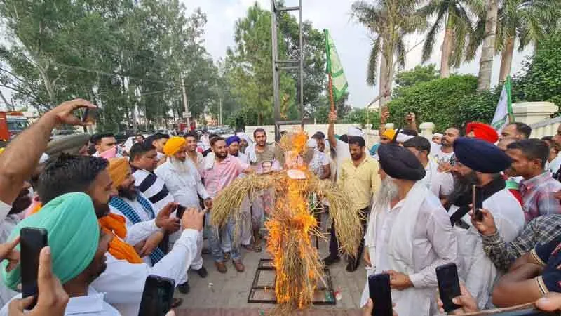 किसानों के रोष की भेंट चढ़ा भाजपा का त्रिदेव सम्मेलन