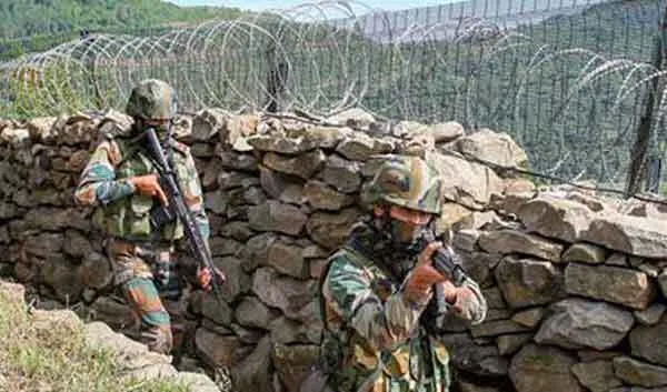 कश्मीर: नियंत्रण रेखा के समीप विस्फोट, अधिकारी और जवान शहीद