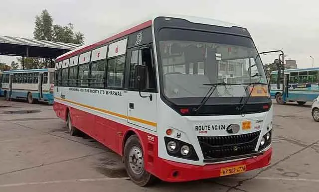 कैथल में बिना परमिट चल रही 3 प्राईवेट बसें पकड़ी, ठोका जुर्माना
