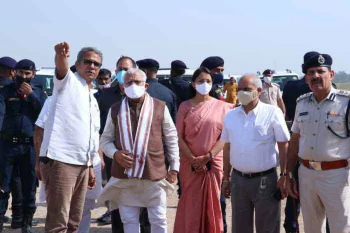 मुख्यमंत्री ने हिसार में हवाई अड्डे के रनवे विस्तार कार्यों का किया निरीक्षण