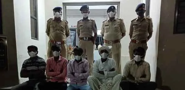 मंदिर में प्रवेश करने पर दलित परिवार पर हमला करने वालों में से पांच गिरफ़्तार