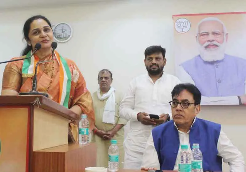 दीवाली पर गाय के गोबर से बने 10 करोड़ दीये जलाएंगे: दुग्गल