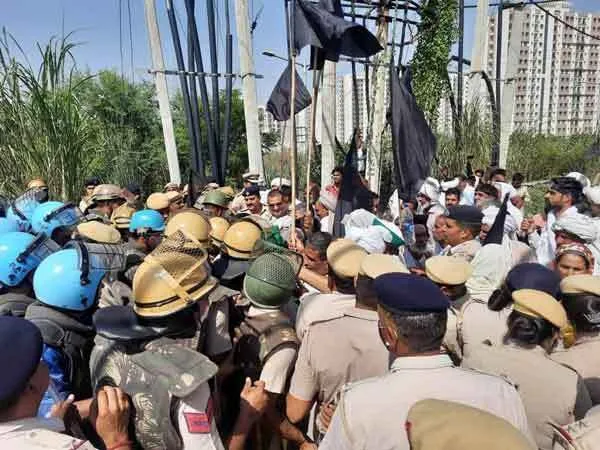 झज्जर में मुख्यमंत्री, गृह मंत्री और सांसद का किसानों ने किया विरोध