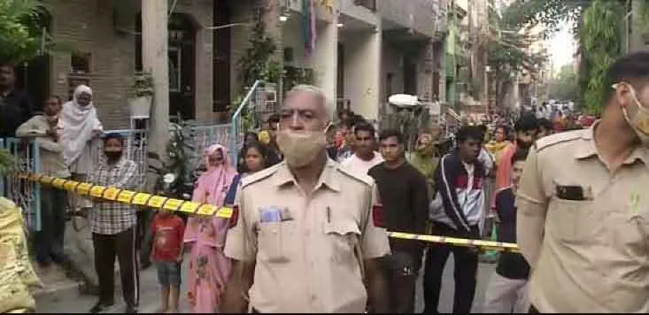 दिल्ली: तीन मंजिला इमारत में लगी आग, चार की मौत