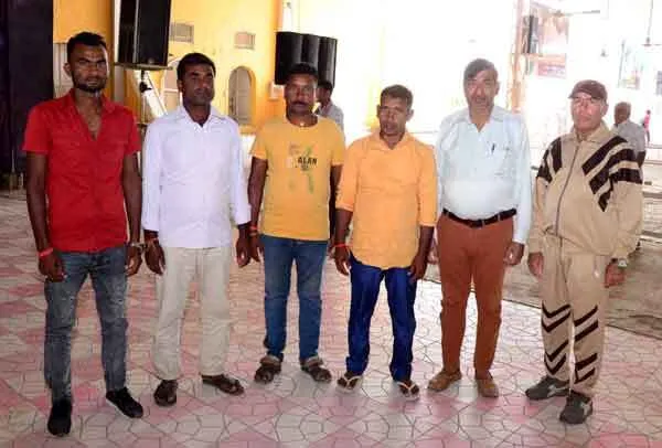डेरा श्रद्धालुओं ने मानसिक रूप से परेशान मिले नेपाल के युवक को परिजनों को सौंपा