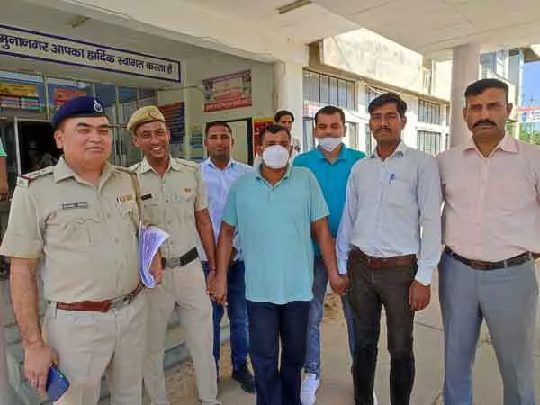 पाँच महीने की गर्भवती पत्नी की हत्या करवाने वाला पति गिरफ्तार