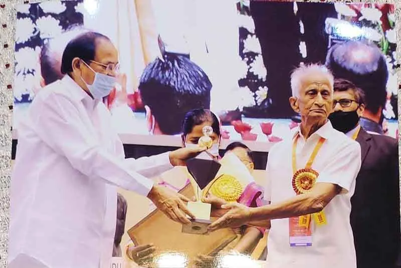 शाह सतनाम जी शिक्षण संस्थान के योगा कोच इलम चंद इन्सां को मिला वयोश्रेष्ठ सम्मान