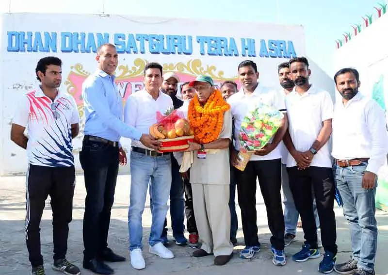 उपराष्ट्रपति से वयोश्रेष्ठ पुरस्कार प्राप्त कर सरसा पहुंचे इलम चंद इन्सां का भव्य स्वागत