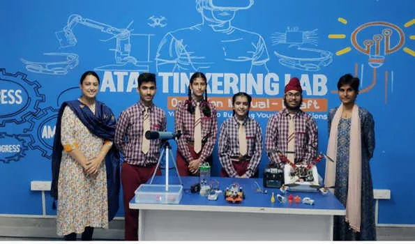 अब पानी से जलेगा दीया: स्कूल के छात्रों ने बनाया पानी से जलने वाला दिया