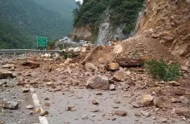 उत्तराखंड में भूस्खलन, तीन श्रमिकों की मौत, दो घायल