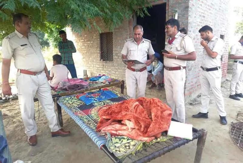 अपराध: खेत में सो रहे युवक की कुल्हाड़े से काटकर हत्या 