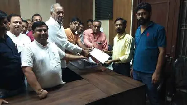 दो सालों से रजिस्ट्रियों की आस में बैठे लोग