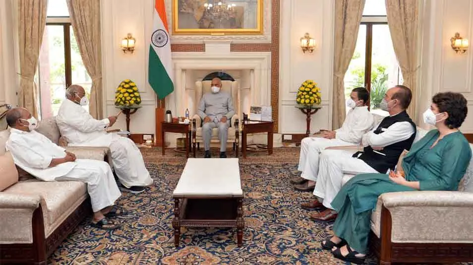 राष्ट्रपति से मिला कांग्रेस प्रतिनिधिमंडल, केन्द्रीय गृह राज्यमंत्री को बर्खास्त करने की मांग