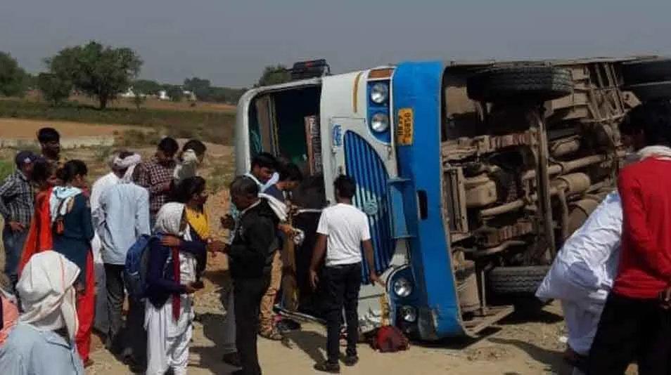 नारनौल में पलटी हरियाणा रोडवेज की बस, छह घायल