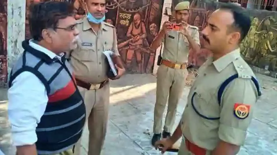 आरएसएस शाखा में फैंके सुतली बम, छर्रे लगने से स्वयंसेवक घायल