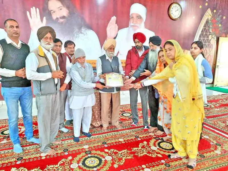 शरीरदानी गुरचरण कौर के परिजनों को किया सम्मानित