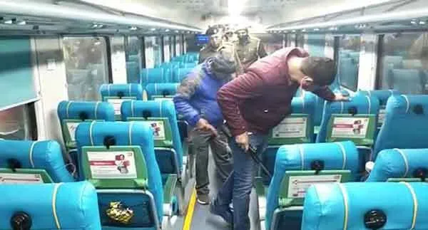 दिल्ली-अजमेर एक्सप्रेस ट्रेन में बम की सूचना पर हड़कंप