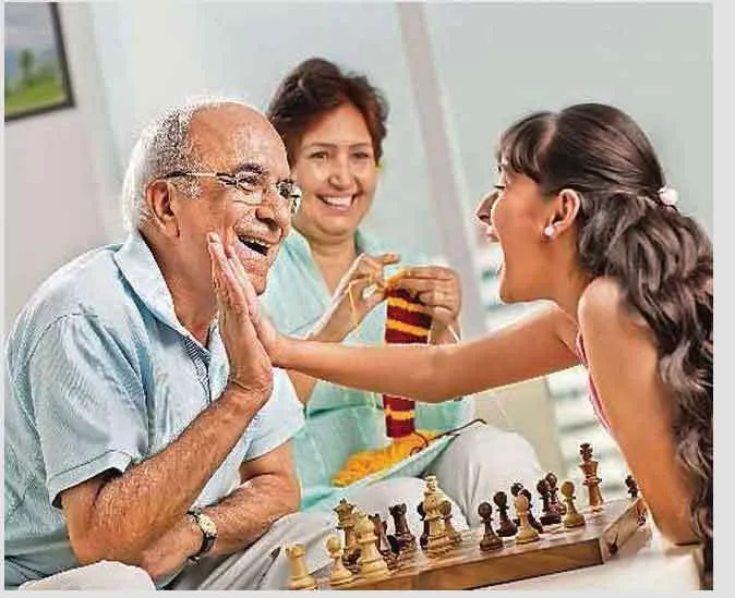 परिवार संचालन में बुजुर्गों का अनुभव महत्वपूर्ण
