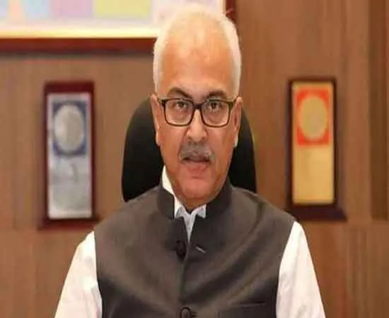 ओमीक्रोन पर गृह सचिव की आपात बैठक, समूचे देश में रखी जायेगी कड़ी नजर