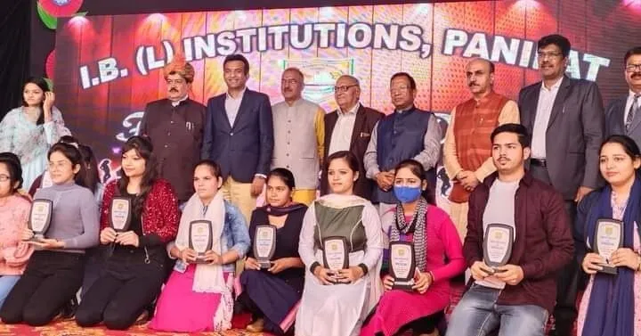 अपने शिक्षकों का कभी कर्ज नहीं उतार सकते छात्र: प्रमोद विज