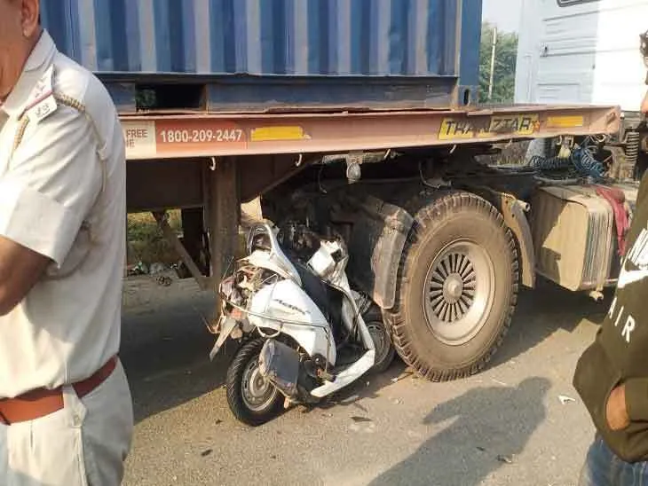 स्कूल जा रही शिक्षिका को कार ने मारी टक्कर, मौत