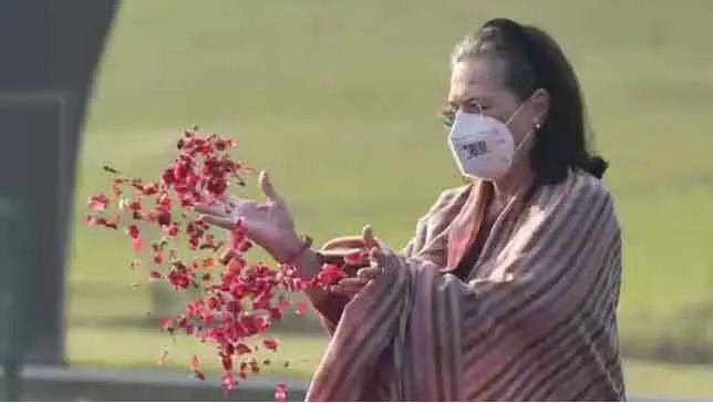 सोनिया ने शांतिवन जाकर दी नेहरू को श्रद्धांजलि