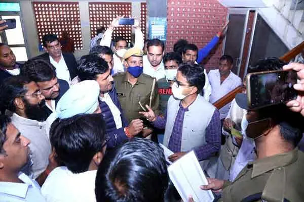 खेत में ‘खाकी’, फसल हो रही खराब