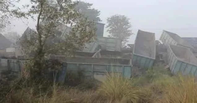 मालगाड़ी की 21 बोगी पलटीं