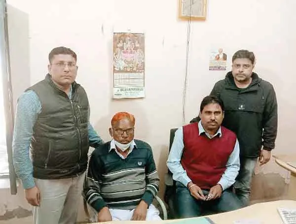 कृषि उपज मंडी समिति के दो कर्मचारी 10 हजार रु. की रिश्वत लेते गिरफ्तार