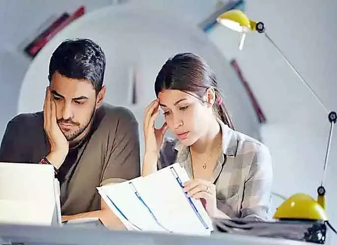 भावनात्मक खर्चों से बचकर रहें