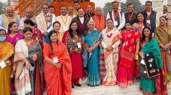 अयोध्या पहुंचे भाजपा शासित राज्यों के सीएम, रामलला के किए दर्शन