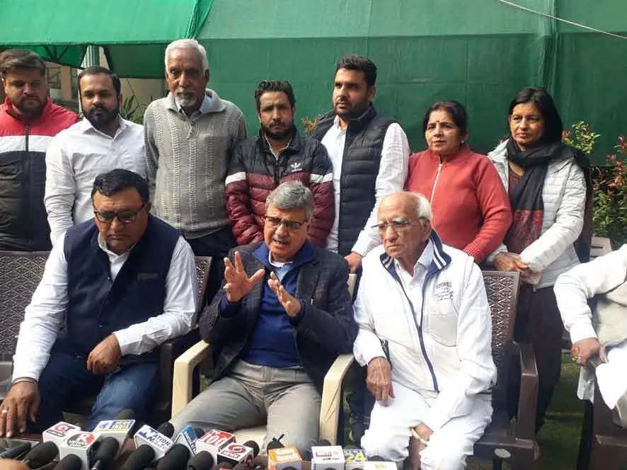 कांग्रेस विधायक ने सरकार और प्रशासनिक अधिकारियों को घेरा