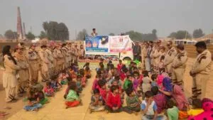 Dera devotees distributed toys and food sachkahoon