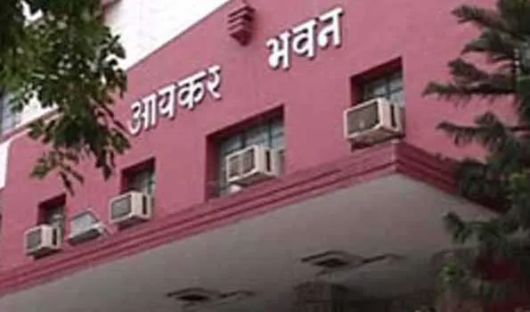 सपा एमएलसी पुष्पराज जैन के घर आयकर छापेमारी