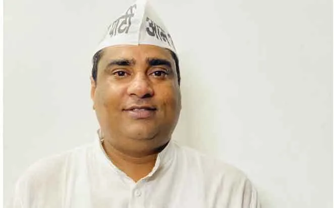 प्रदेश सरकार कर रही है बच्चों के शिक्षा के साथ खिलवाड़ : खेडा