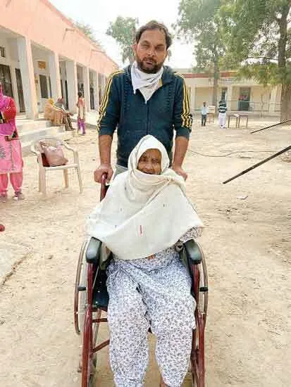 पंचायत चुनावों के द्वितीय चरण के मतदान में सादुलशहर सिरमौर
