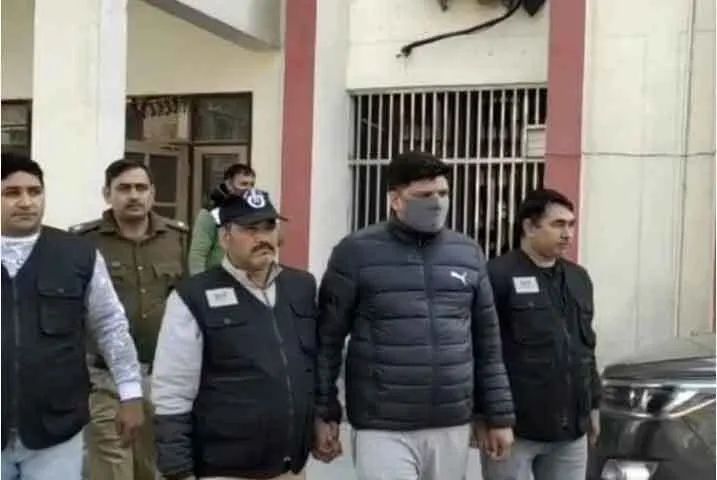 एसटीएफ के हत्थे चढ़ा पेपर लीक मामले में 1 लाख का इनामी