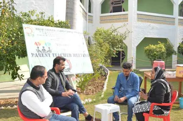 अभिभावकों ने ली बच्चों की गतिविधियों और परिणामों की जानकारी