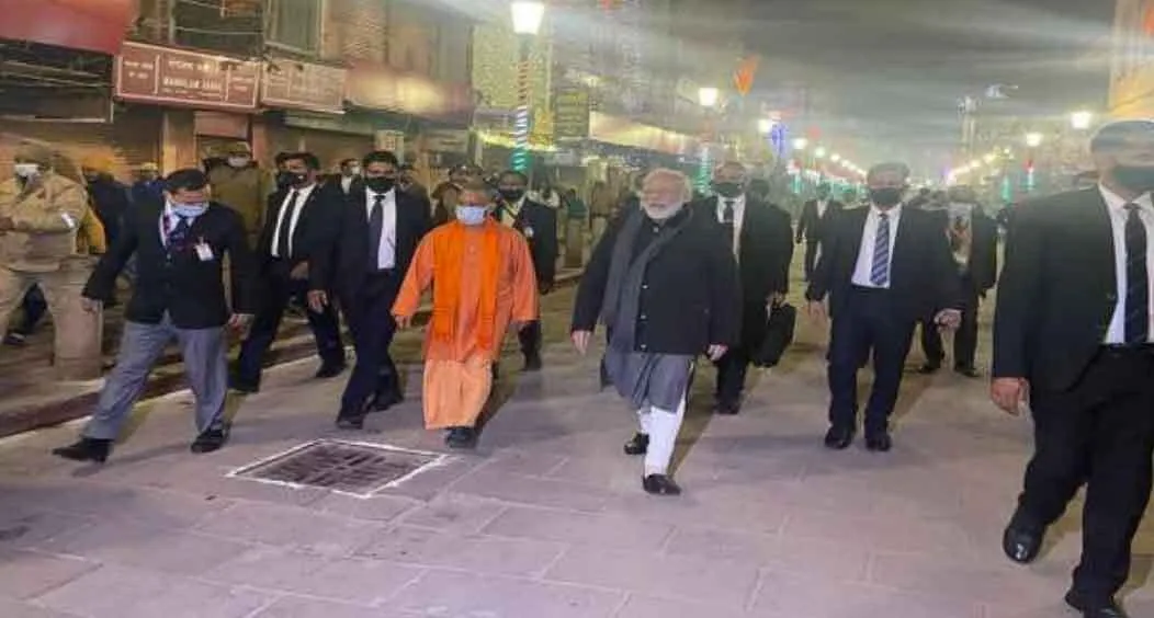 वाराणसी में प्रधानमंत्री मोदी ने लिया विकासकार्यों का जायजा