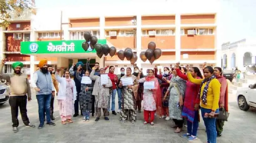 चन्नी राज में आधे पंजाब के कर्मी सड़कों पर