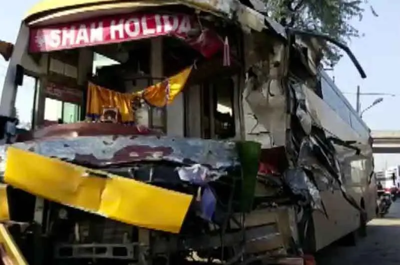 अंबाला-दिल्ली राजमार्ग पर तीन पर्यटक बसों की टक्कर में 5 लोगों की मौत, 10 घायल