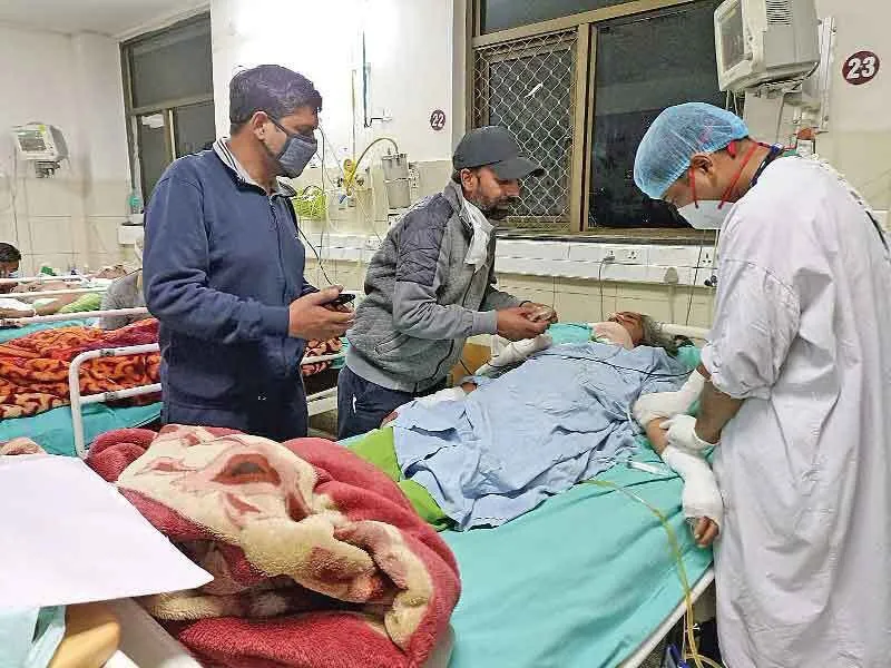 डेंगू पीड़ितों की मदद के लिए किया 45 यूनिट रक्तदान