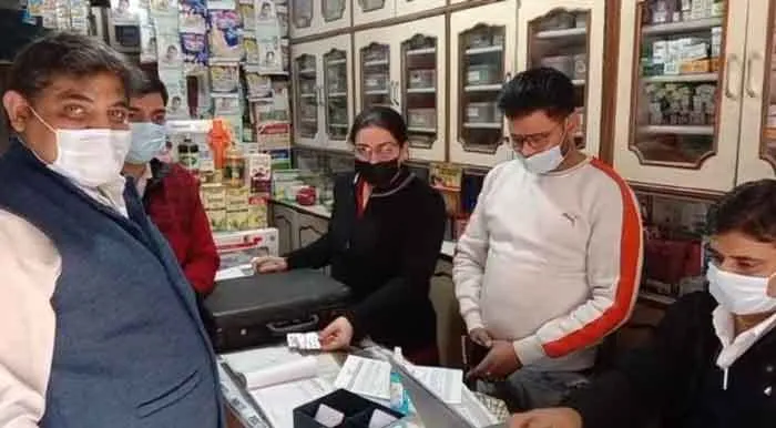 गर्भपात की दवा बेचने वाले स्टोर संचालक पर कार्रवाई