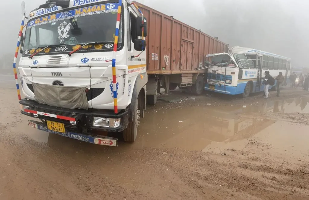दो हादसों में एक की मौत छह घायल