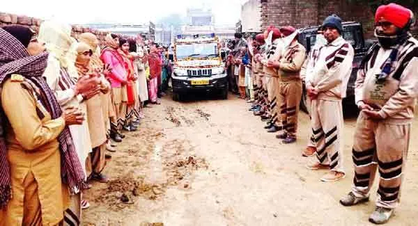 शरीरदानी बने भूरा सिंह इन्सां, फूलों से सजी गाड़ी में किया रूखस्त